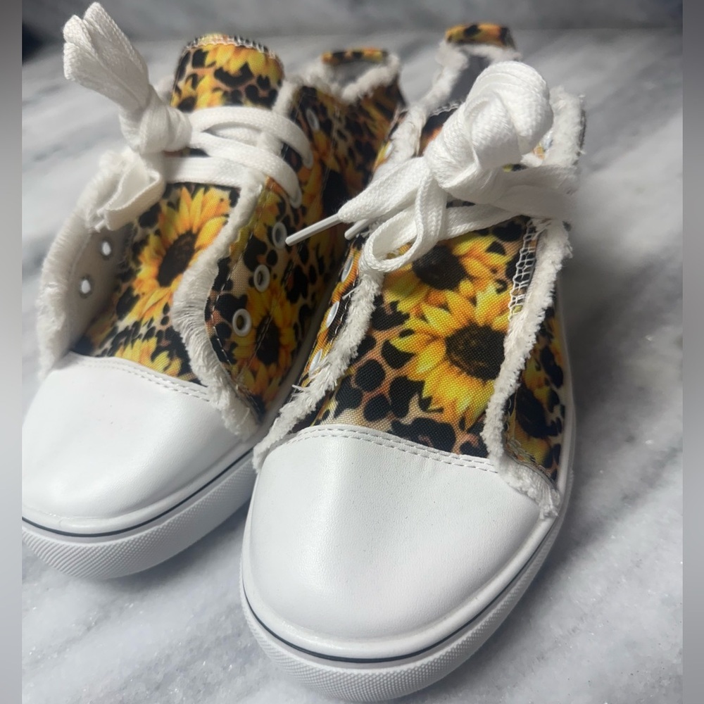 Sunflower Print Women’s Shoes size 9